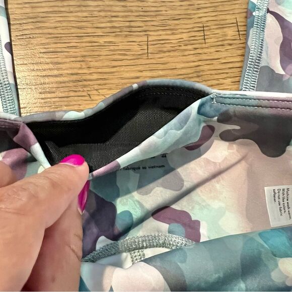 Spanx Woman’s 7/8 Leggings Painted Camo Pink Multi Active Printed Booty Boost XS - Picture 8 of 11